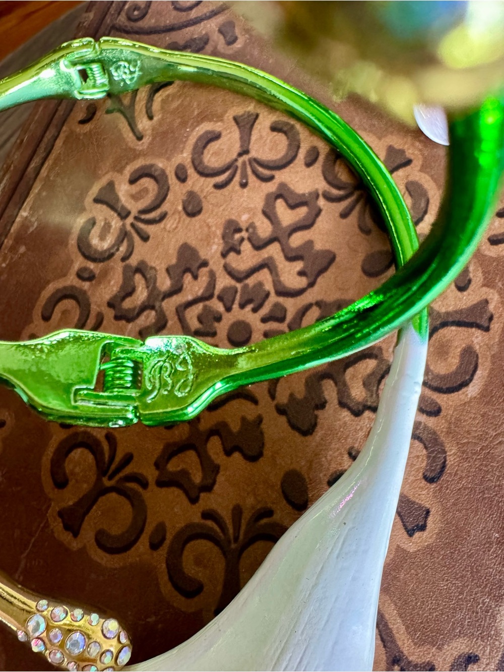 Betsey Johnson Iridescent White and Green Calla Lily Necklace,Earring,&Bracelet - Picture 6 of 6